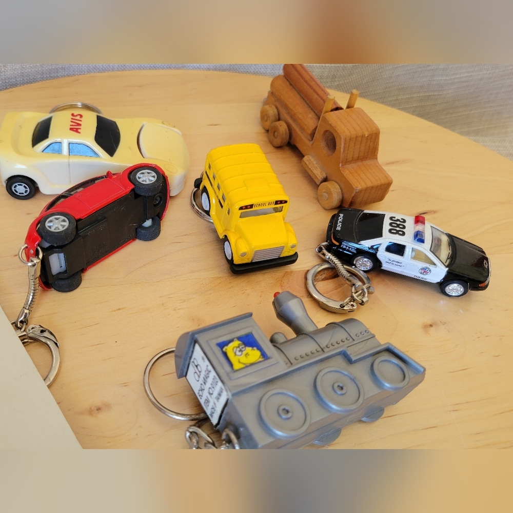 VTG 1990's Lot of 7 Car, Airplane,Train Keychain Keyring Classic LogoKey & Card - Picture 6 of 11